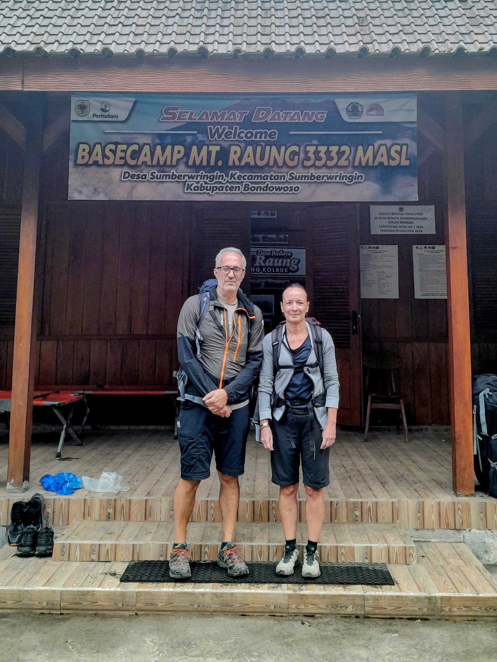 Trekking Mt. Raung raung couple hikers (2)