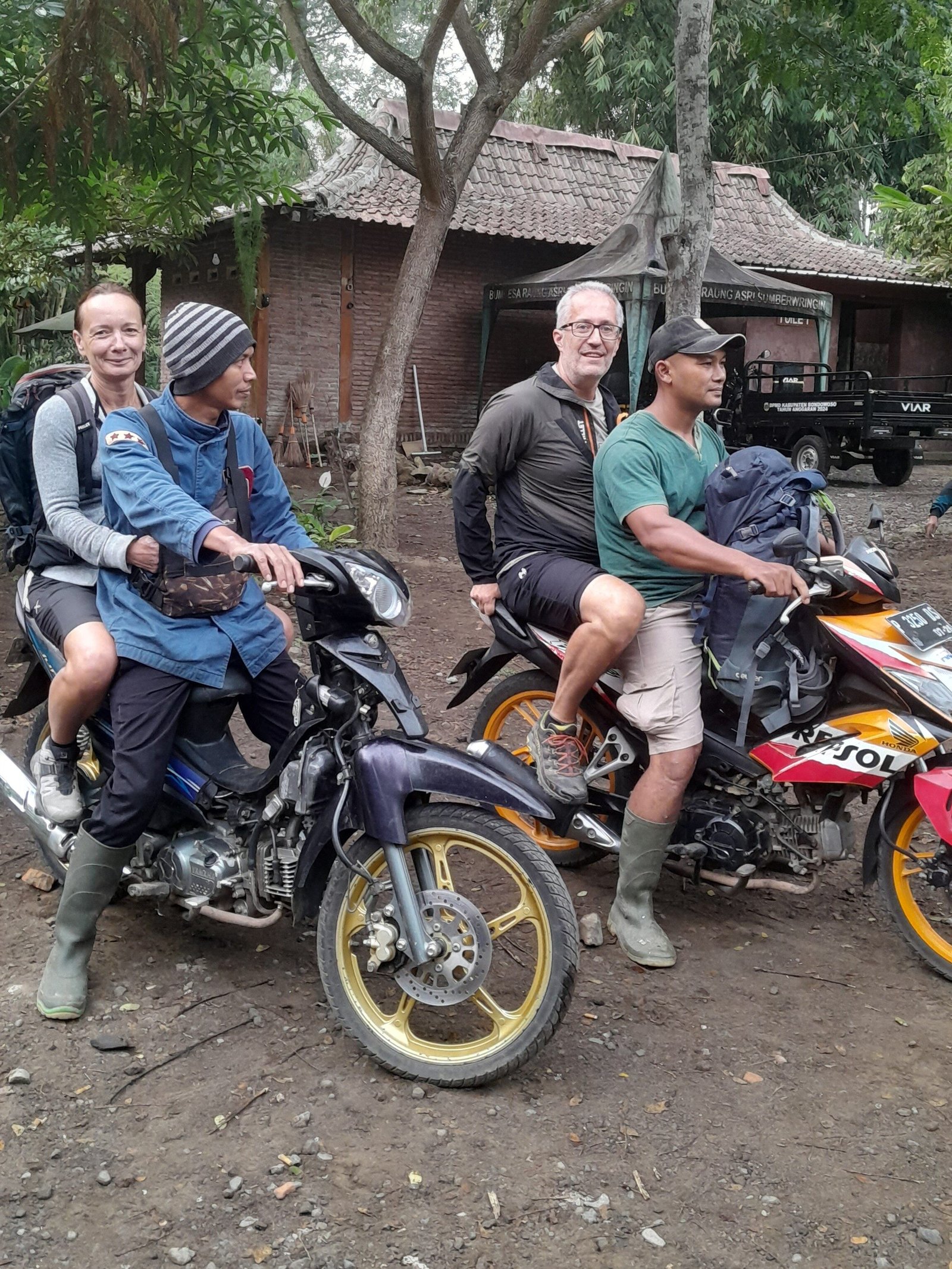 Trekking Mt. Raung raung couple hikers (3)