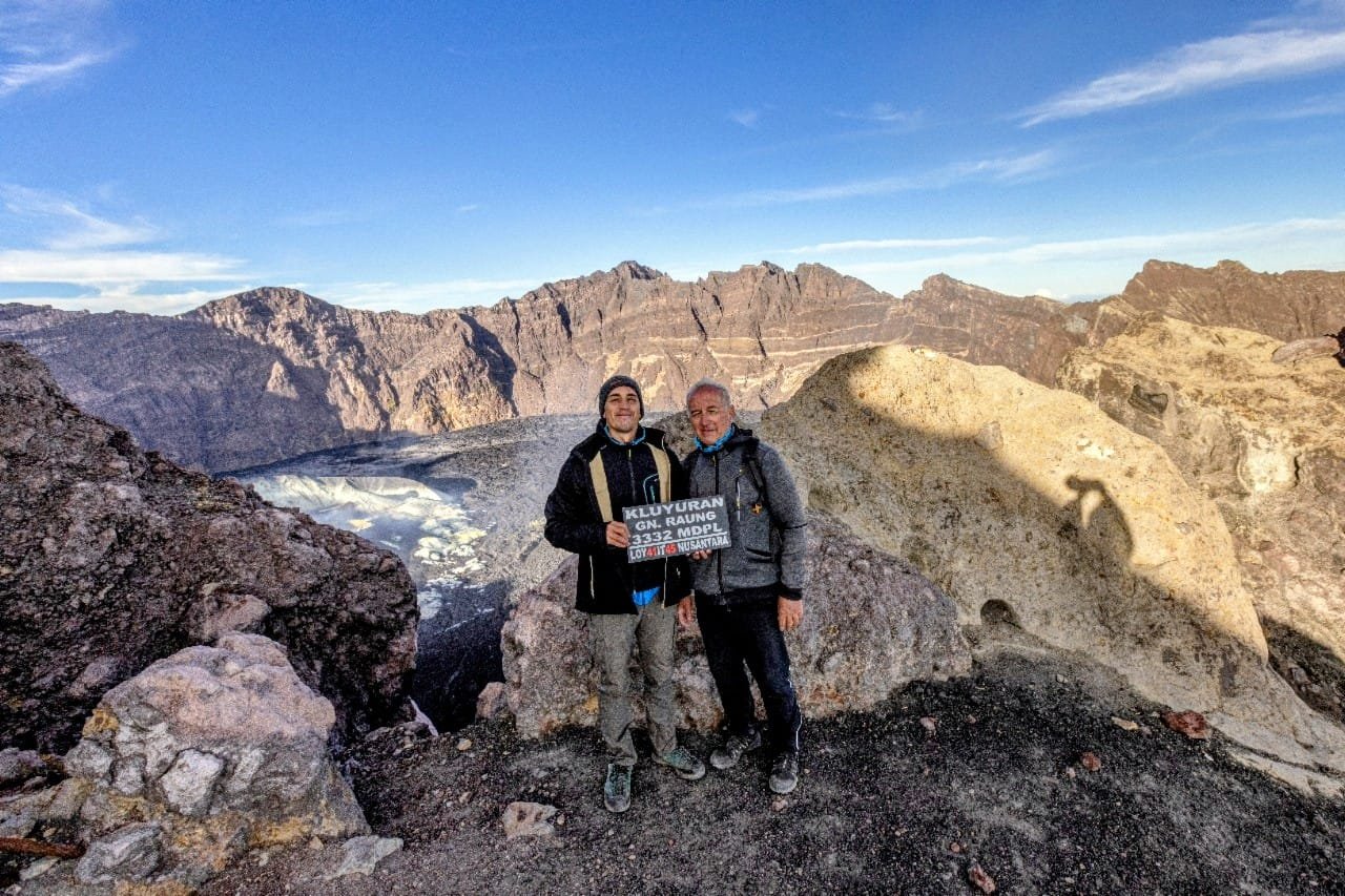 raung group hikers (3) raung group hikers (3)