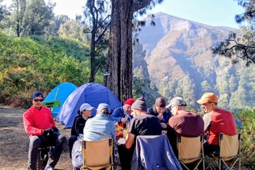 raung group hikers (6) raung group hikers (6)