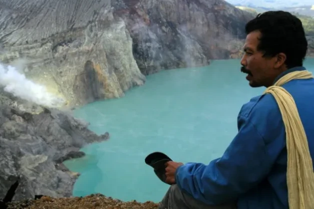 imam ijen crater rim